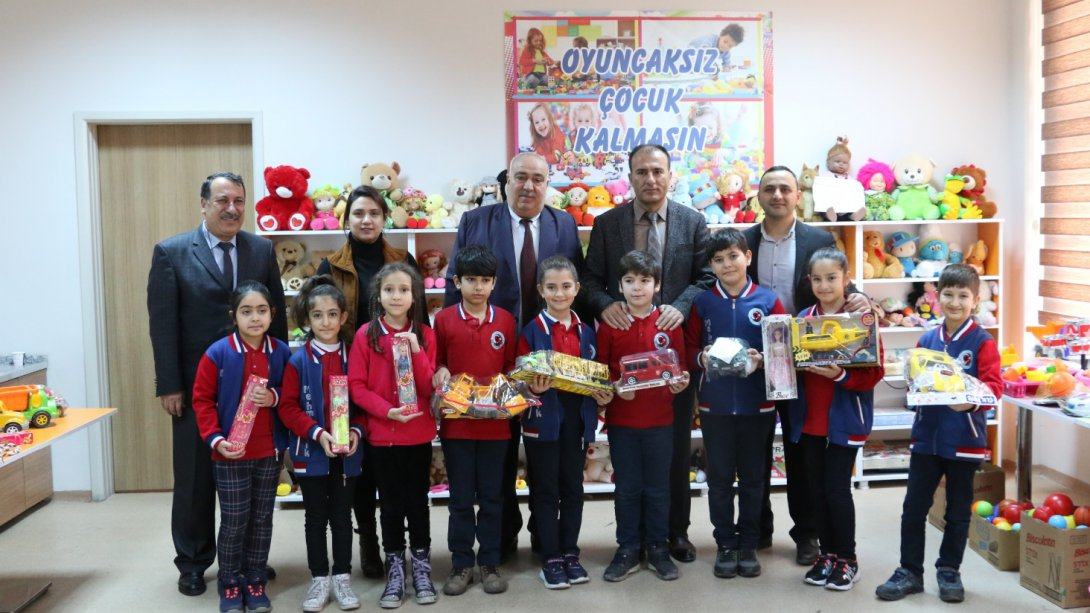 Mehmetçik İlkokulu Öğrencilerinin Elazığlı Depremzede Arkadaşlarına Anlamlı Hediyeleri