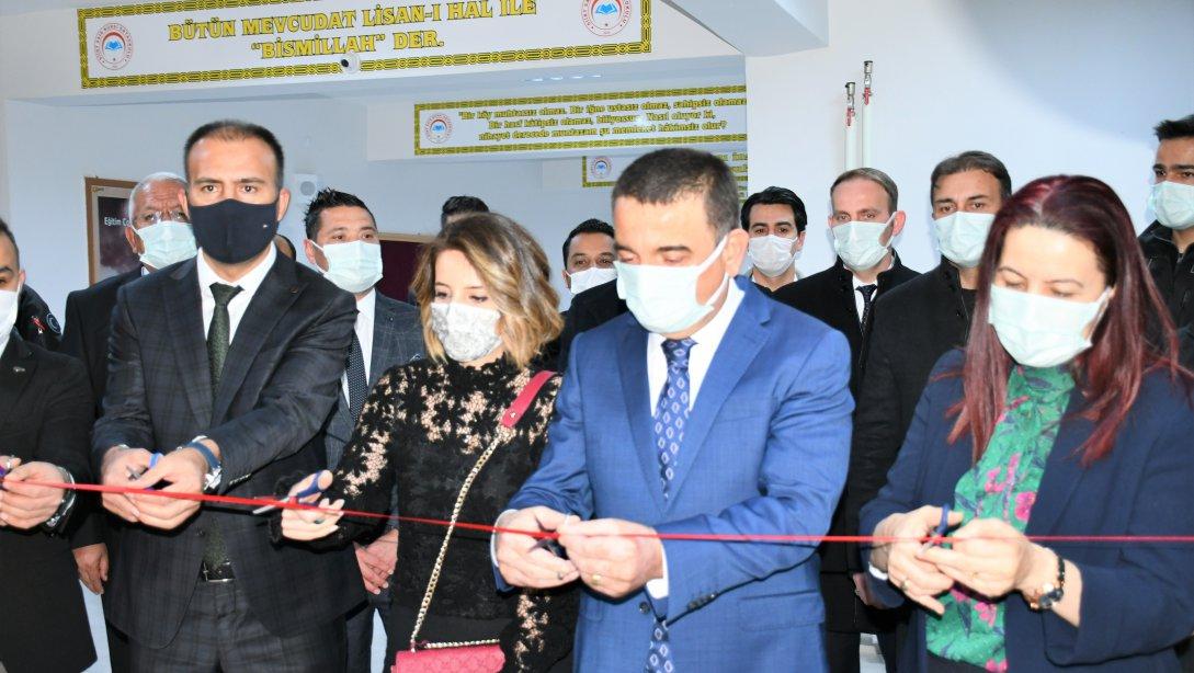 Vali/Belediye Başkan V. Sn. Hacıbektaşoğlu, Kütüphane Açılışı Gerçekleştirdi...