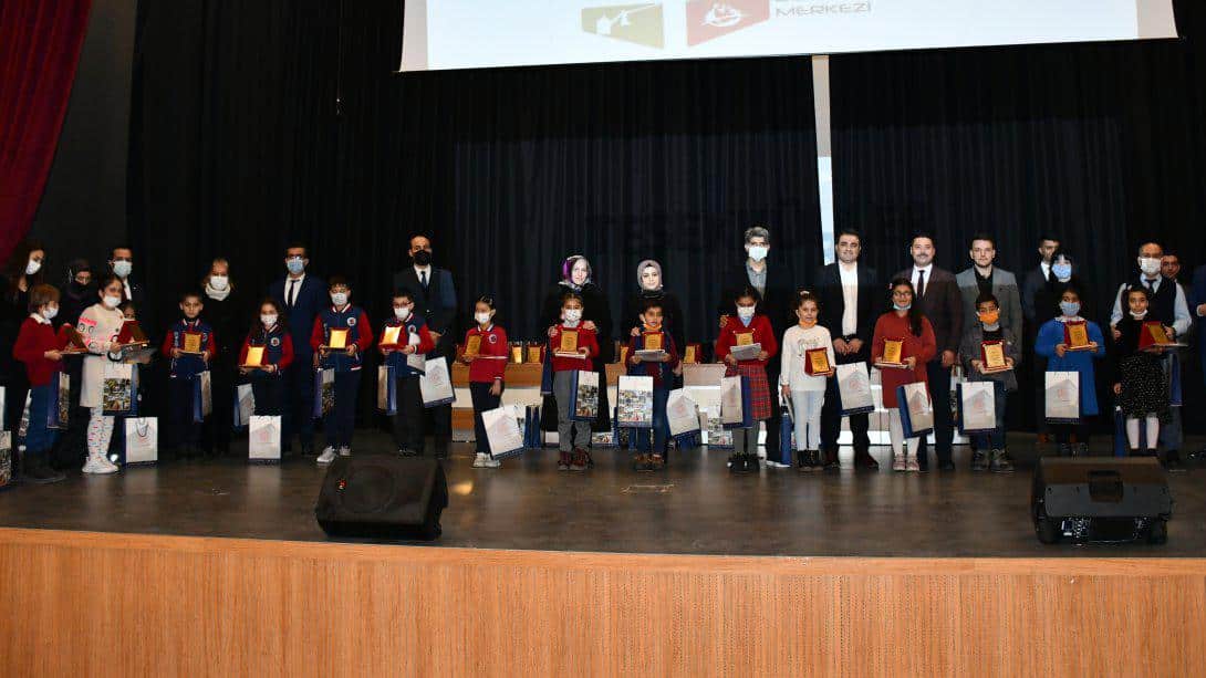 İzleme Sınavında Dereceye Giren Öğrencilerin Ödülleri Düzenlenen Törenle Verildi.