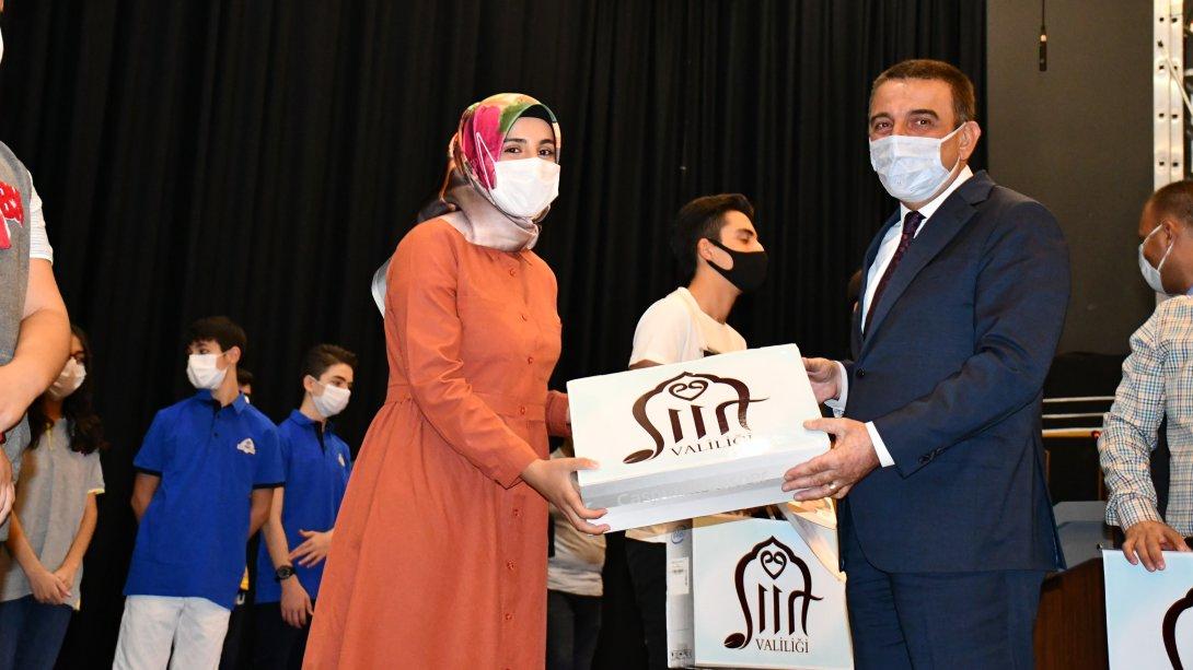 Siirt Valisi/Belediye Başkan V. Sn. Osman HACIBEKTAŞOĞLU Dereceye Giren Öğrencileri Ödüllendirdi...